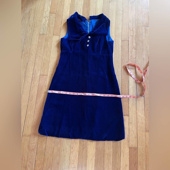60s Vintage Blue Velvet Mini Dress - Picture 4 of 9